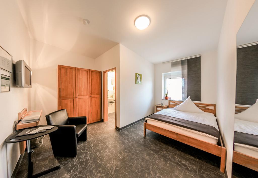 Inwest Hotel Garni Crailsheim Chambre photo